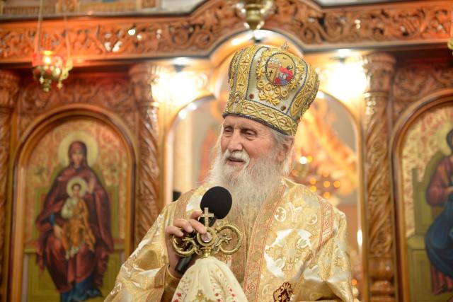 Liturghie arhierească la „Biserica dorneană de sub Runc”