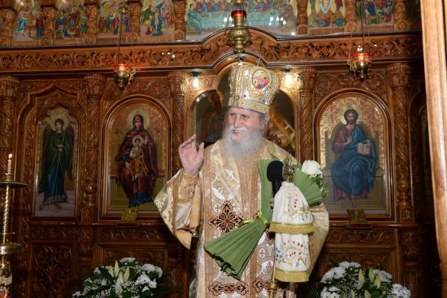 Liturghie arhierească la „Biserica dorneană de sub Runc”