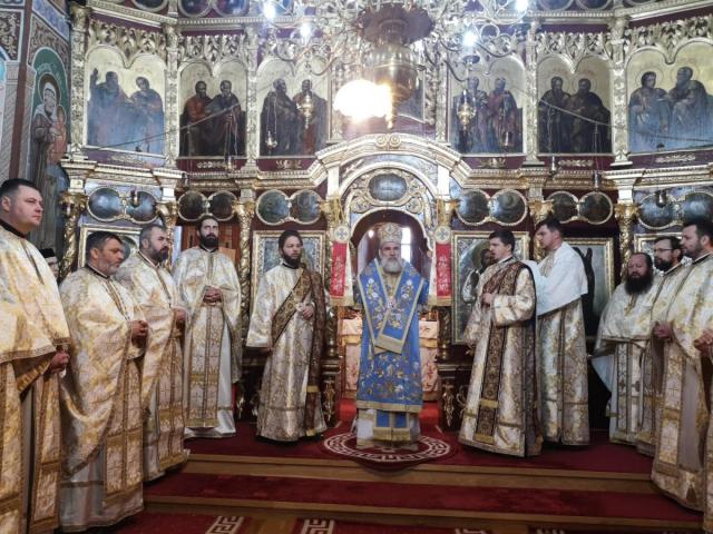 Liturghii arhiereşti la mănăstirile Berzunţi şi Giurgeni