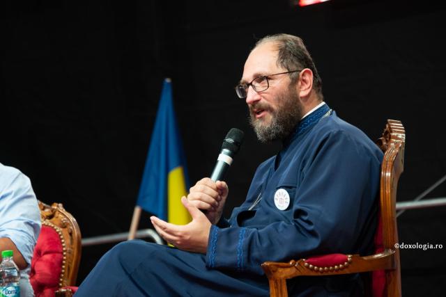 (Video) „Empatia salvează România! Stați acasă, dar gândiți-vă la cei care stau în frigul de afară!” – Părintele Constantin Necula