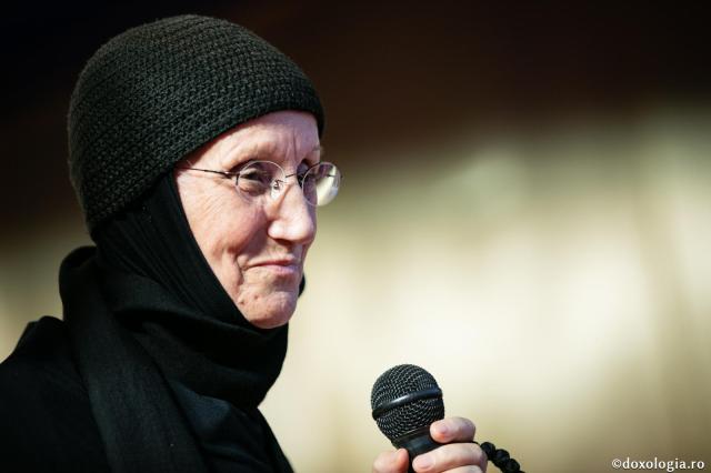 (Video) „Noi postim ca să ne unim cu Hristos mai mult” - Maica Siluana Vlad
