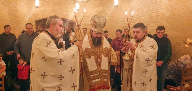 PS Macarie: „Să Îl iubim și să Îl urmăm pe Hristos pe Golgota părăsirii și pătimirii!”