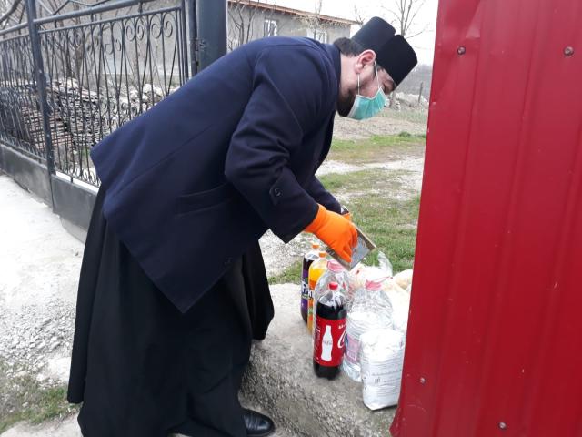 Vlăduț, autoizolat la domiciliu: „În fiecare zi la 12.00, când bate clopotul, ne așezăm în genunchi și ne rugăm”