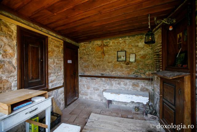 Peștera Cuviosului Cosma de la Zografu