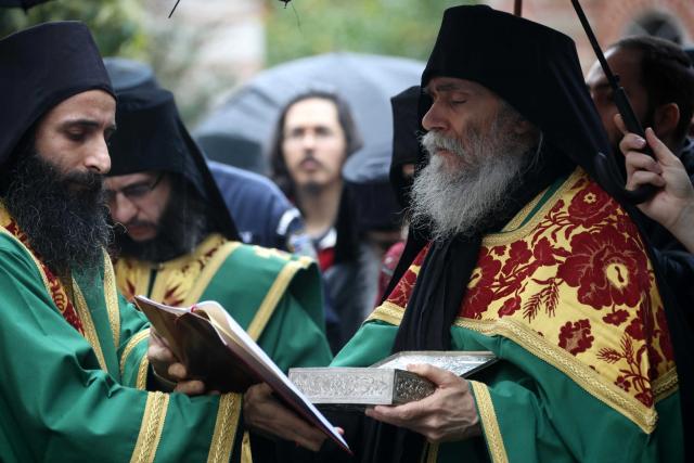 În imagini: Monahii din Sfântul Munte Athos, uniți în glas de rugăciune pentru încetarea pandemiei de coronavirus