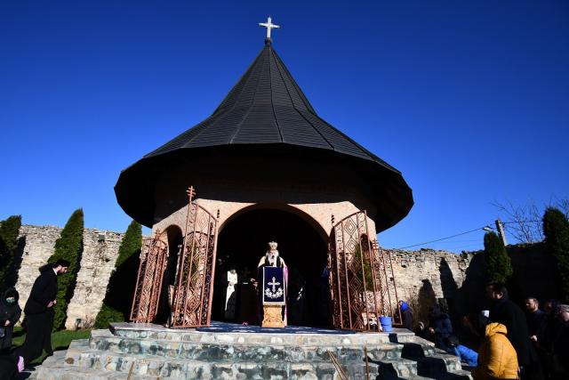 Binecuvântare arhierească la Mănăstirea Hadâmbu