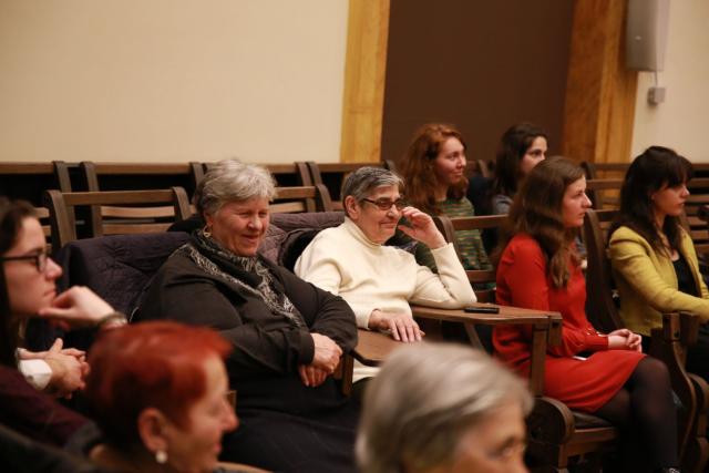 „Mângâiere pentru bunicuțe prin cânt duios”
