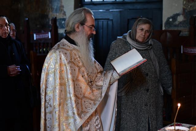 Două Sfinte Liturghii în aceeași incintă, la Mănăstirea „Sfântul Ioan cel Nou de la Suceava”