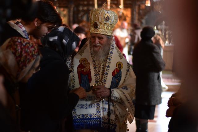Două Sfinte Liturghii în aceeași incintă, la Mănăstirea „Sfântul Ioan cel Nou de la Suceava”