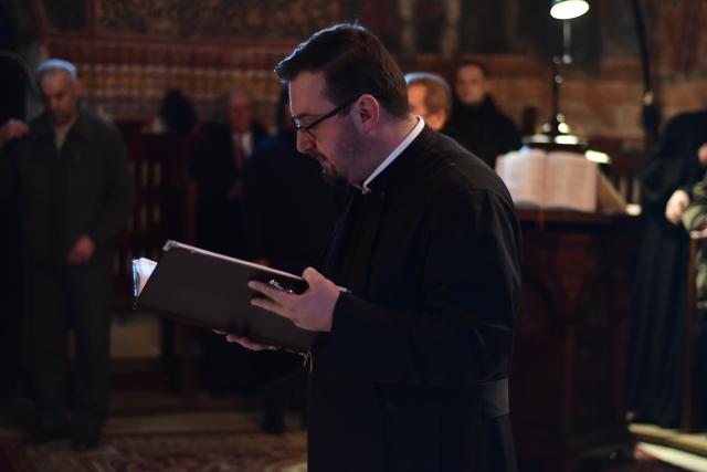 Două Sfinte Liturghii în aceeași incintă, la Mănăstirea „Sfântul Ioan cel Nou de la Suceava”