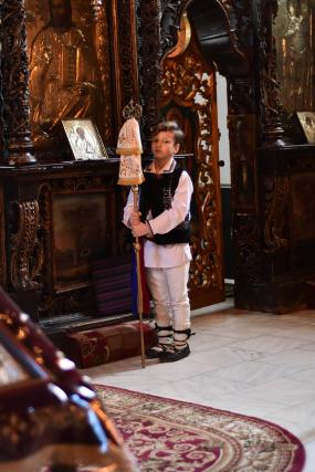 Două Sfinte Liturghii în aceeași incintă, la Mănăstirea „Sfântul Ioan cel Nou de la Suceava”