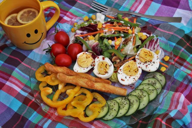 Idei de Mic-dejun cu ouă fierte și legume