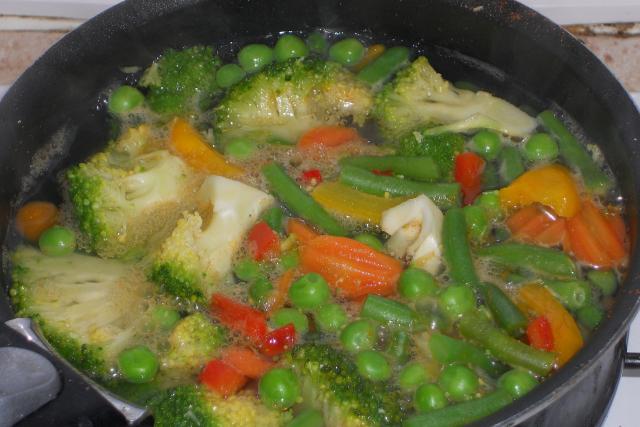 Borș de broccoli cu legume