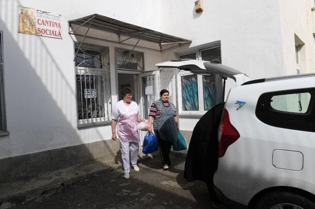 Porții de mâncare pentru personalul secției de Boli Infecțioase din Piatra Neamț