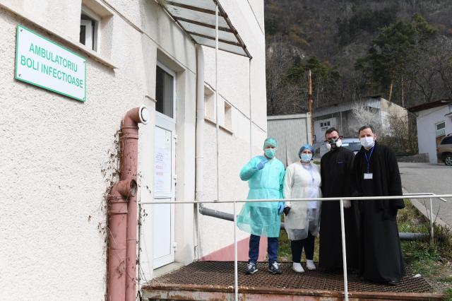 Porții de mâncare pentru personalul secției de Boli Infecțioase din Piatra Neamț