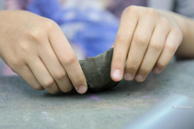 (Video) „Copiii cu autism sunt niște fascicule de Rai” – Părintele Constantin Necula