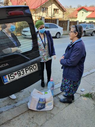 Activități caritabile și sociale pentru 28 de vârstnici din Iași