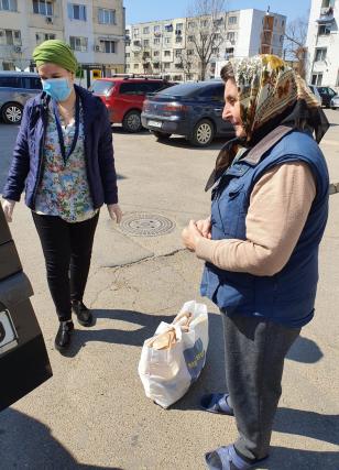 Activități caritabile și sociale pentru 28 de vârstnici din Iași