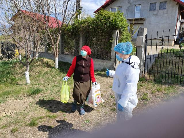 Activități caritabile și sociale pentru 28 de vârstnici din Iași