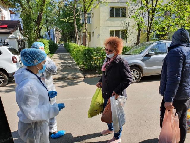 Activități caritabile și sociale pentru 28 de vârstnici din Iași