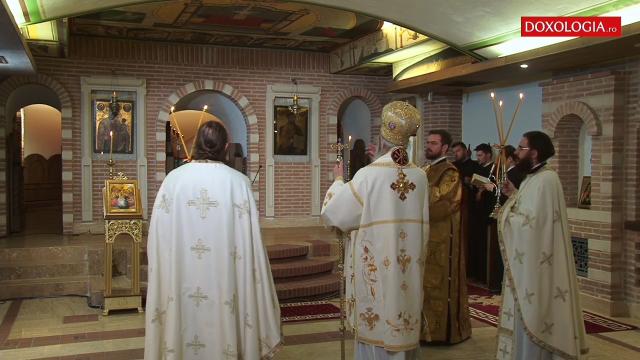 (Video) Sfânta Liturghie din Săptămâna Luminată-Enarxa (Antifoanele Speciale și Intrarea Mică)