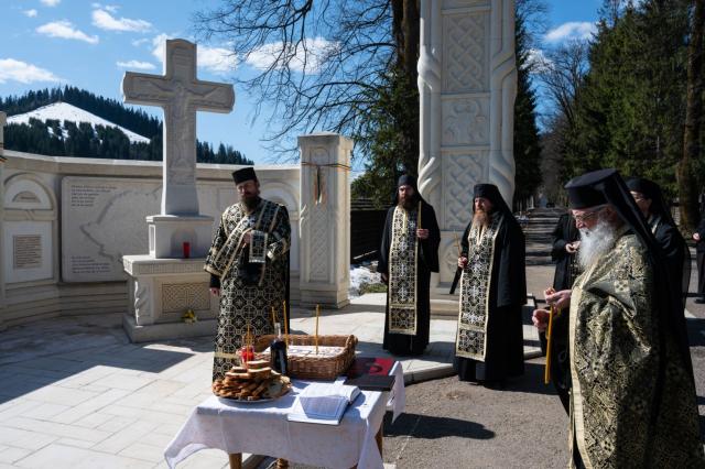 Parastas în cinstea eroilor români căzuți la Fântâna Albă: „Suntem bine înrădăcinați pentru că buni și sfinți ne-au fost strămoșii”