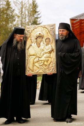 Procesiune cu Icoana Maicii Domnului de la Mănăstirea Sihăstria pentru izbăvirea de boală și secetă