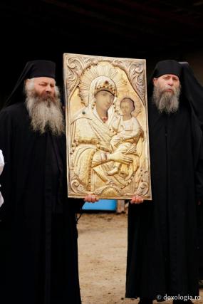 Procesiune cu Icoana Maicii Domnului de la Mănăstirea Sihăstria pentru izbăvirea de boală și secetă