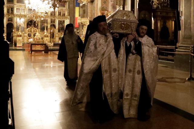 Racla cu moaștele Sfintei Cuvioase Parascheva a poposit în principalele orașe din județele Iași, Neamț și Botoșani