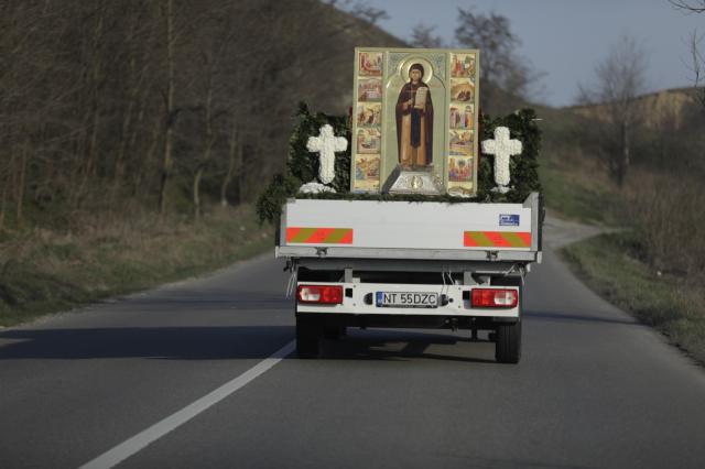 Racla cu moaștele Sfintei Cuvioase Parascheva a poposit în principalele orașe din județele Iași, Neamț și Botoșani