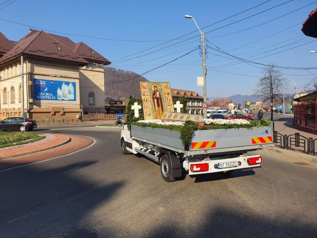 Racla cu moaștele Sfintei Cuvioase Parascheva a poposit în principalele orașe din județele Iași, Neamț și Botoșani