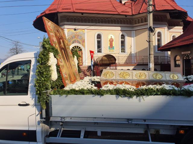 Racla cu moaștele Sfintei Cuvioase Parascheva a poposit în principalele orașe din județele Iași, Neamț și Botoșani