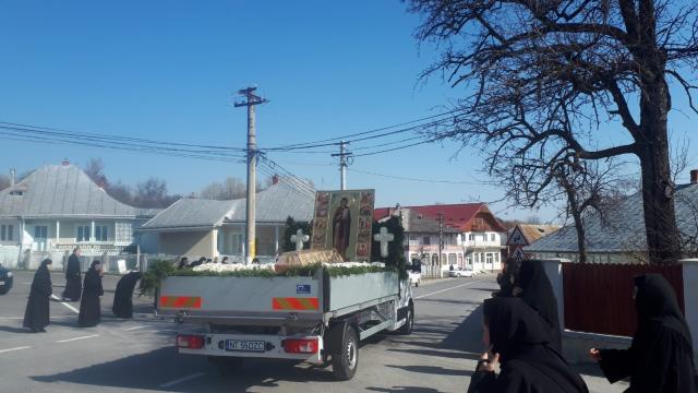 Racla cu moaștele Sfintei Cuvioase Parascheva a poposit în principalele orașe din județele Iași, Neamț și Botoșani