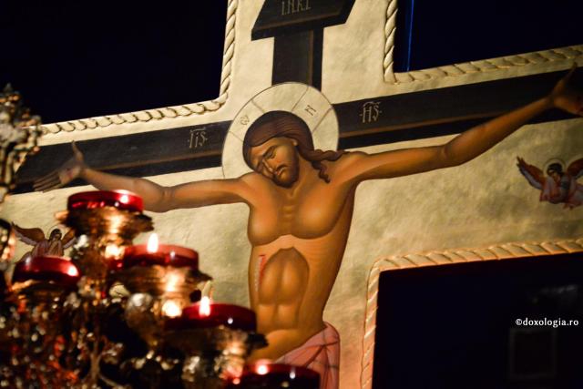 Hristos, ca om, simte durerea de pe Cruce și Se întristează