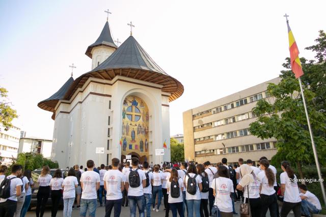 (Video) De ce unii tineri aleg să nu meargă la Biserică?