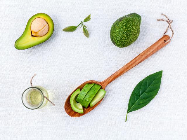 Beneficiile untului de avocado pentru piele