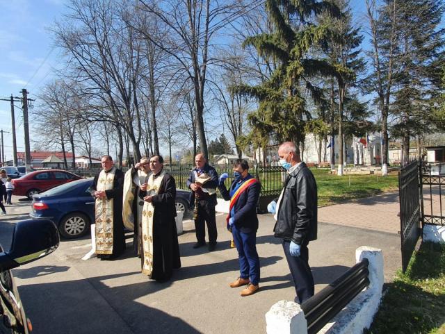 Procesiune cu icoane făcătoare de minuni, la Roman și la Bacău