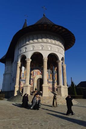 Procesiune cu icoana făcătoare de minuni a Maicii Domnului de la Mănăstirea Hadâmbu