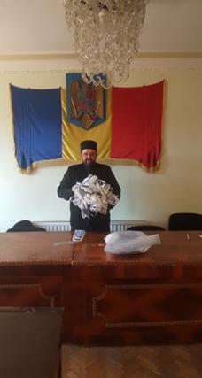 Parohia botoșăneană Chișcăreni a donat tablete, materiale sanitare și alimente