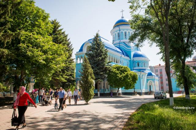 Participarea la slujbe în aer liber, permisă în Republica Moldova din 10 mai