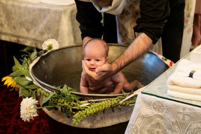 Botezăm sau nu copiii când sunt mici?