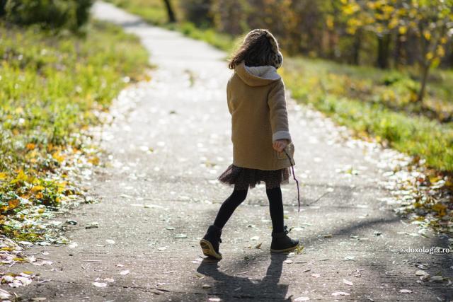 (Video) Maria, 9 ani: Sunt marginalizată și jignită des pentru că sunt mai brunețică. Ce pot să fac?