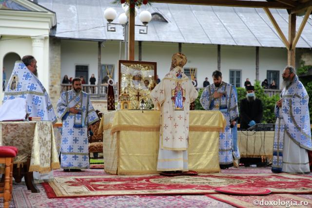 Înălțarea Domnului la Mănăstirea Neamț – IPS Teofan: „Taina Dumnezeieștii Liturghii este taina înălțării noastre la Cer”