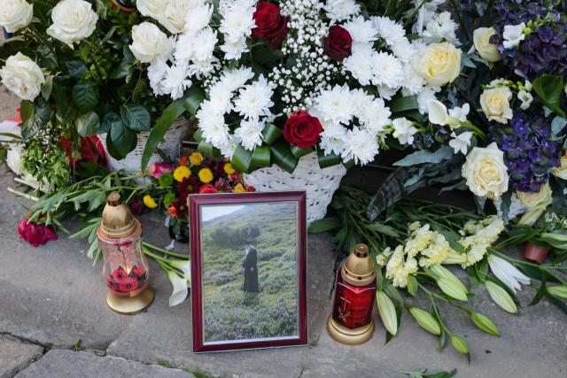 Ierarh înmormântat în vremea pandemiei. Cronică de la fața locului