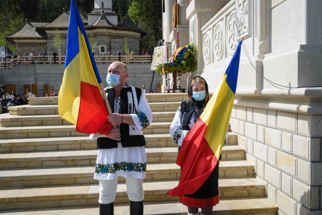 Ierarh înmormântat în vremea pandemiei. Cronică de la fața locului