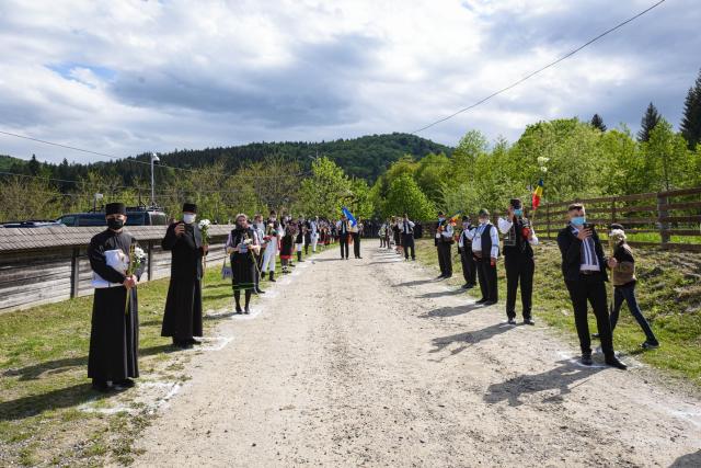 Ierarh înmormântat în vremea pandemiei. Cronică de la fața locului