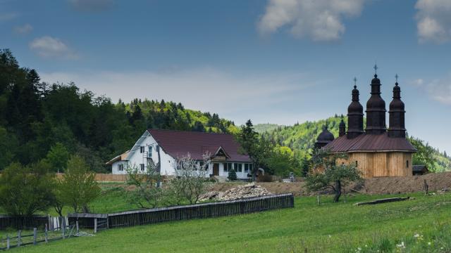 (Foto) Duminica a patra după Paști, în poiana Raiului de la Pocrov