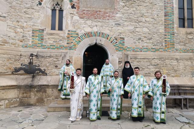 (Foto) Liturghie arhierească la Mănăstirea Neamț de sărbătoarea Nașterii Sfântului Ioan Botezătorul