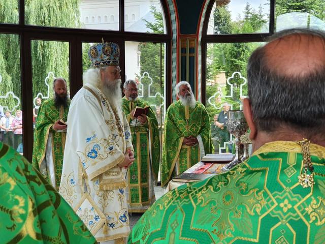 PS Calinic Botoșăneanul a slujit la hramul Mănăstirii Gorovei