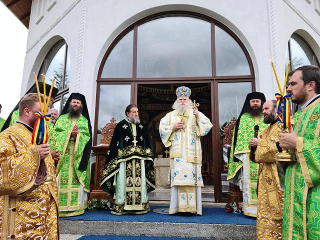 PS Calinic Botoșăneanul a slujit la hramul Mănăstirii Gorovei